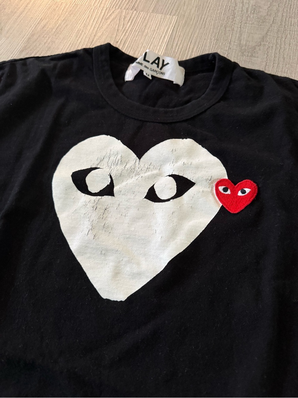 Like new Comme De Garçons PLAY Black Graphic Heart Tee with Red heart - Picture 4 of 4